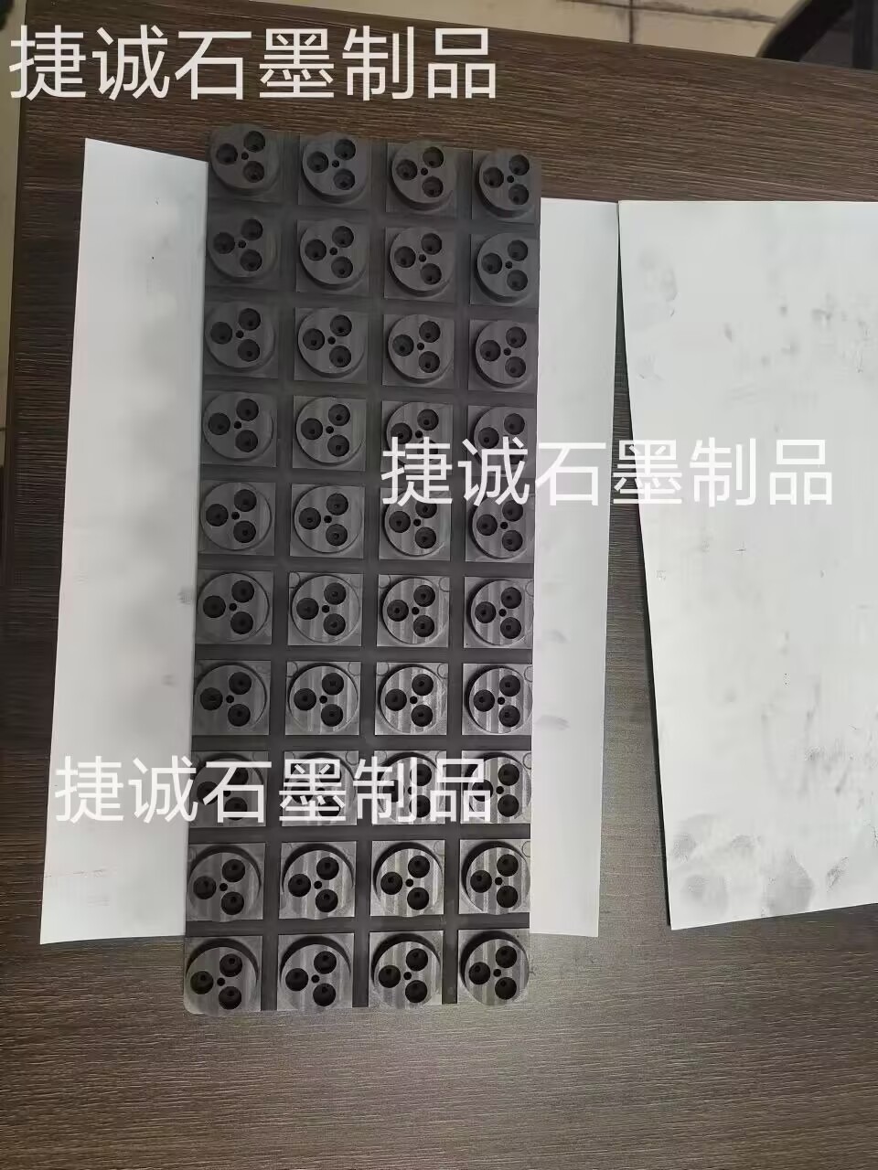 電子器件燒結(jié)用石墨治具，電子燒結(jié)石墨模具，半導(dǎo)體燒結(jié)石墨模具，二極管封裝石墨模具，燒結(jié)石墨模具，石墨模具，電子燒結(jié)石墨模具生產(chǎn)廠(chǎng)家，半導(dǎo)體燒結(jié)石墨模具生產(chǎn)廠(chǎng)家